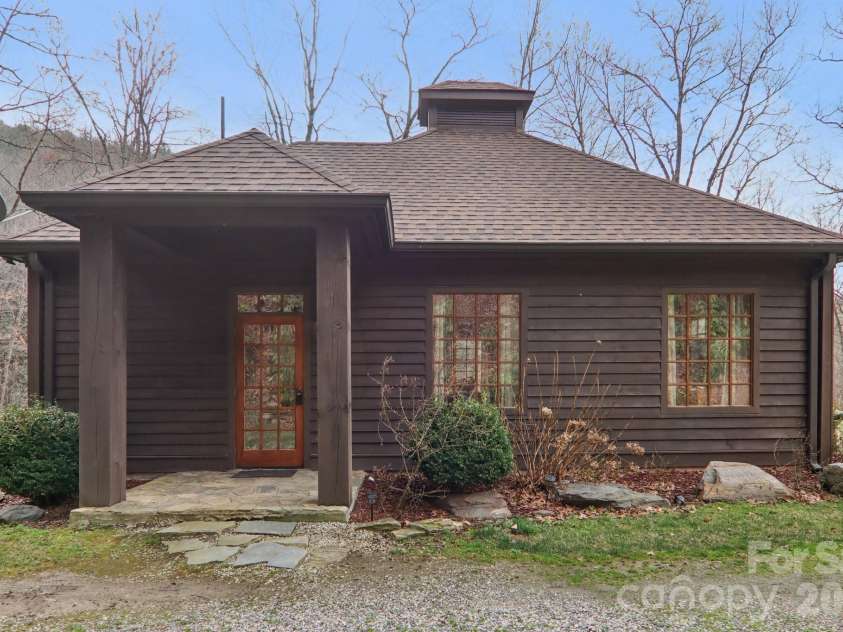 1012 Alarka Highlands Drive, Bryson City, NC 28713.  MLS# CAR4357105, YatesRealty ID 32406. 