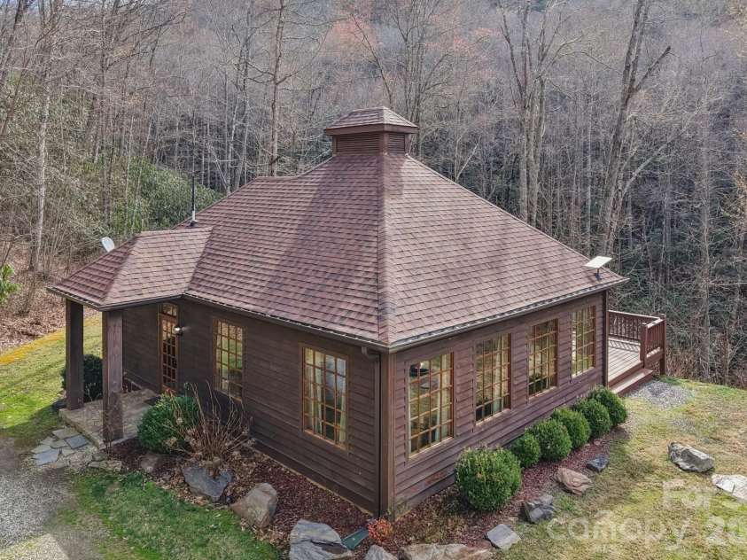 1012 Alarka Highlands Drive, Bryson City, NC 28713.  MLS# CAR4357105, YatesRealty ID 32406. 