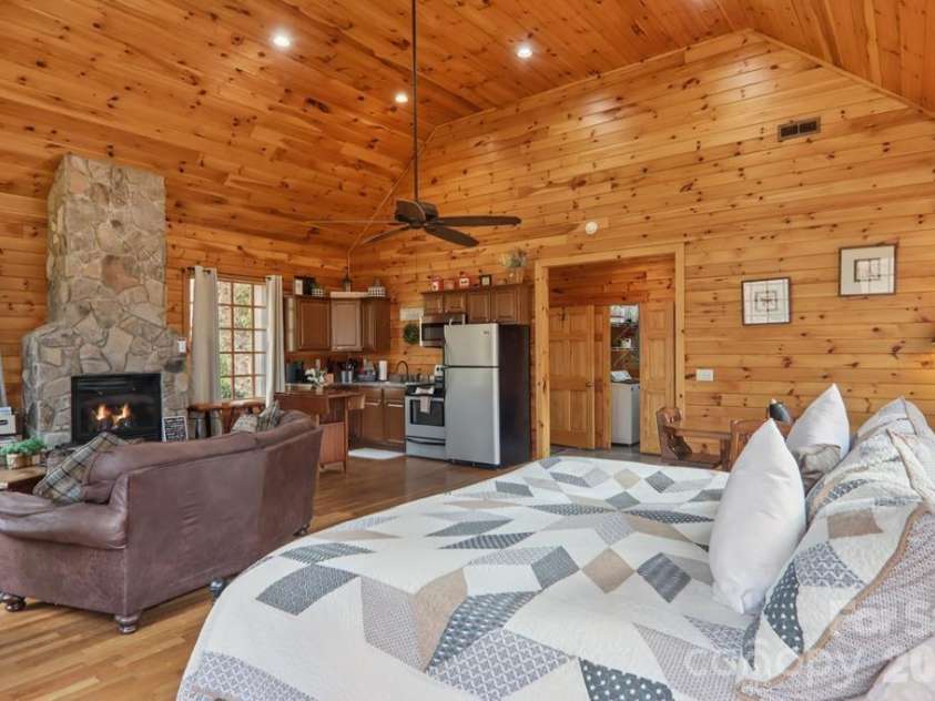 1012 Alarka Highlands Drive, Bryson City, NC 28713.  MLS# CAR4357105, YatesRealty ID 32406. 