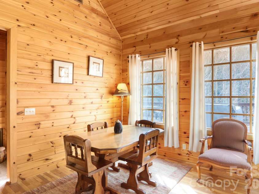 1012 Alarka Highlands Drive, Bryson City, NC 28713.  MLS# CAR4357105, YatesRealty ID 32406. 