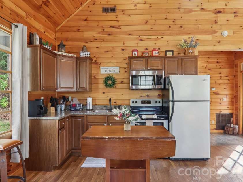 1012 Alarka Highlands Drive, Bryson City, NC 28713.  MLS# CAR4357105, YatesRealty ID 32406. 