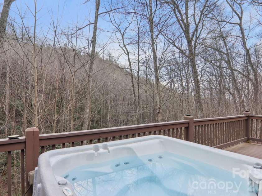 1012 Alarka Highlands Drive, Bryson City, NC 28713.  MLS# CAR4357105, YatesRealty ID 32406. 