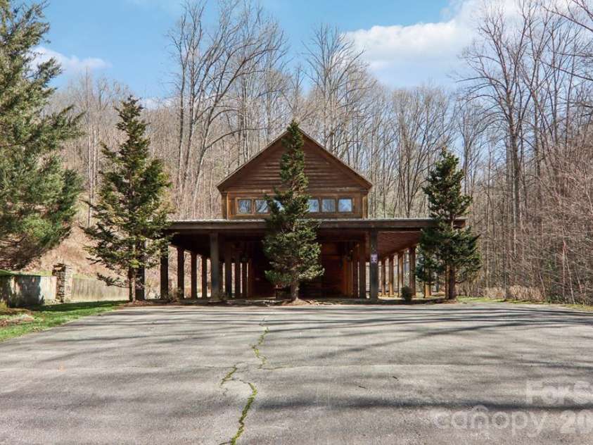 1012 Alarka Highlands Drive, Bryson City, NC 28713.  MLS# CAR4357105, YatesRealty ID 32406. 