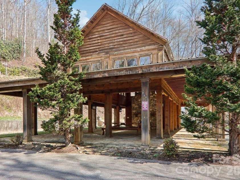 1012 Alarka Highlands Drive, Bryson City, NC 28713.  MLS# CAR4357105, YatesRealty ID 32406. 