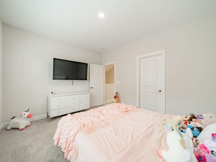 17150 Sand Bank Road, Charlotte, NC 28278.  MLS# CAR4290063, YatesRealty ID 32406. 