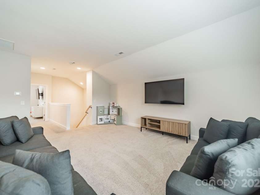 17150 Sand Bank Road, Charlotte, NC 28278.  MLS# CAR4290063, YatesRealty ID 32406. 