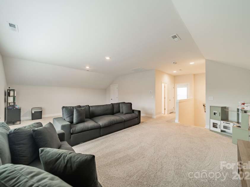 17150 Sand Bank Road, Charlotte, NC 28278.  MLS# CAR4290063, YatesRealty ID 32406. 