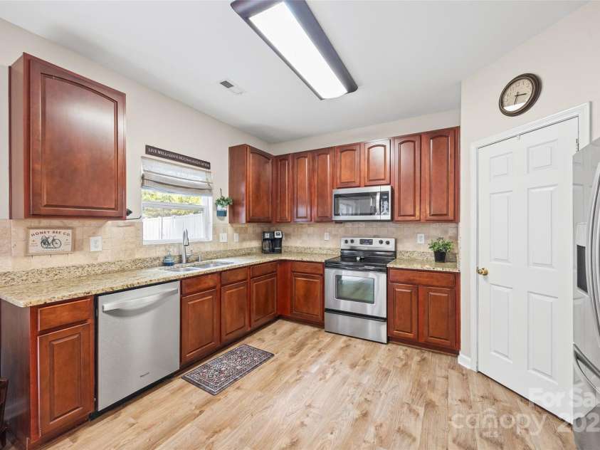 409 Garden Grove Road, Fort Mill, SC 29708.  MLS# CAR4290523, YatesRealty ID 32408. Kitchen