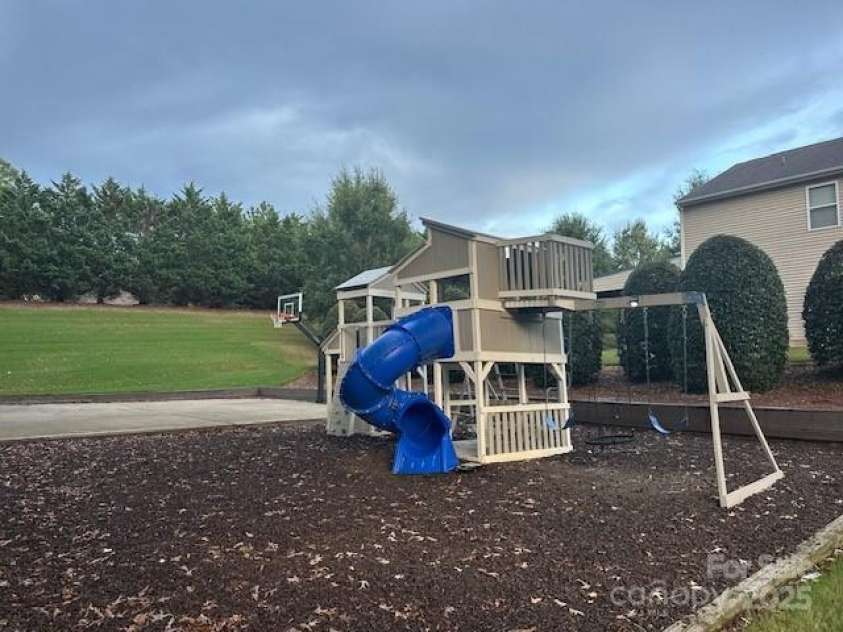 409 Garden Grove Road, Fort Mill, SC 29708.  MLS# CAR4290523, YatesRealty ID 32408. Playground