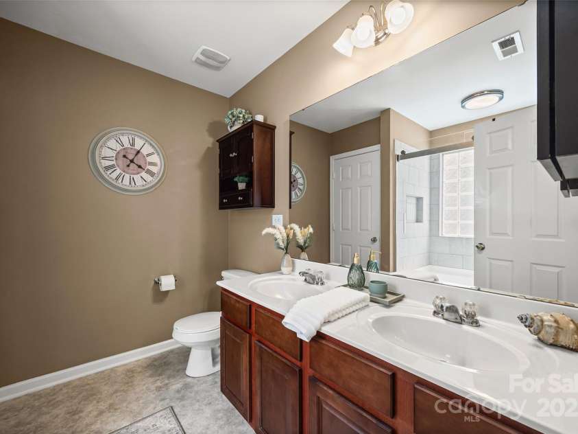409 Garden Grove Road, Fort Mill, SC 29708.  MLS# CAR4290523, YatesRealty ID 32408. Primary bath
