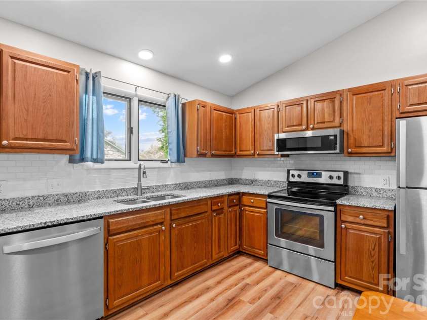 502 Wellington Hills Circle, Salisbury, NC 28147.  MLS# CAR4390526, YatesRealty ID 32408. 