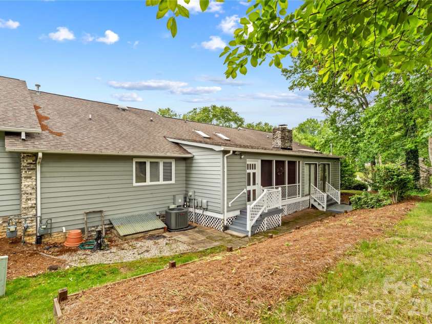 502 Wellington Hills Circle, Salisbury, NC 28147.  MLS# CAR4390526, YatesRealty ID 32408. 
