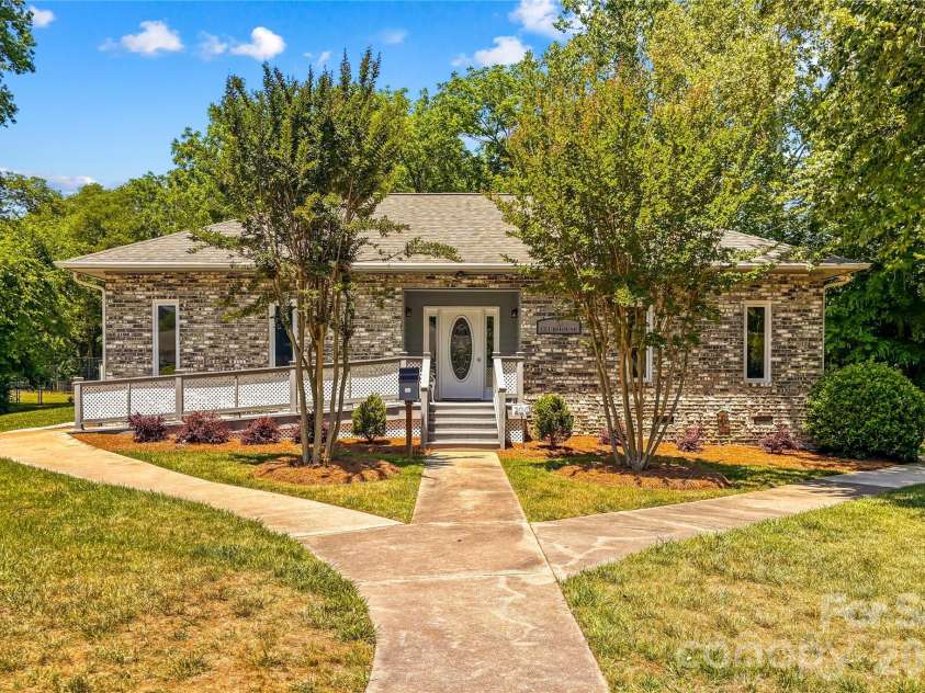 502 Wellington Hills Circle, Salisbury, NC 28147.  MLS# CAR4390526, YatesRealty ID 32408. 