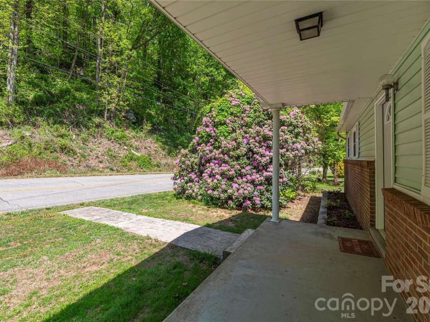 1140 Groundhog Road, Canton, NC 28716.  MLS# CAR4373723, YatesRealty ID 32409. 