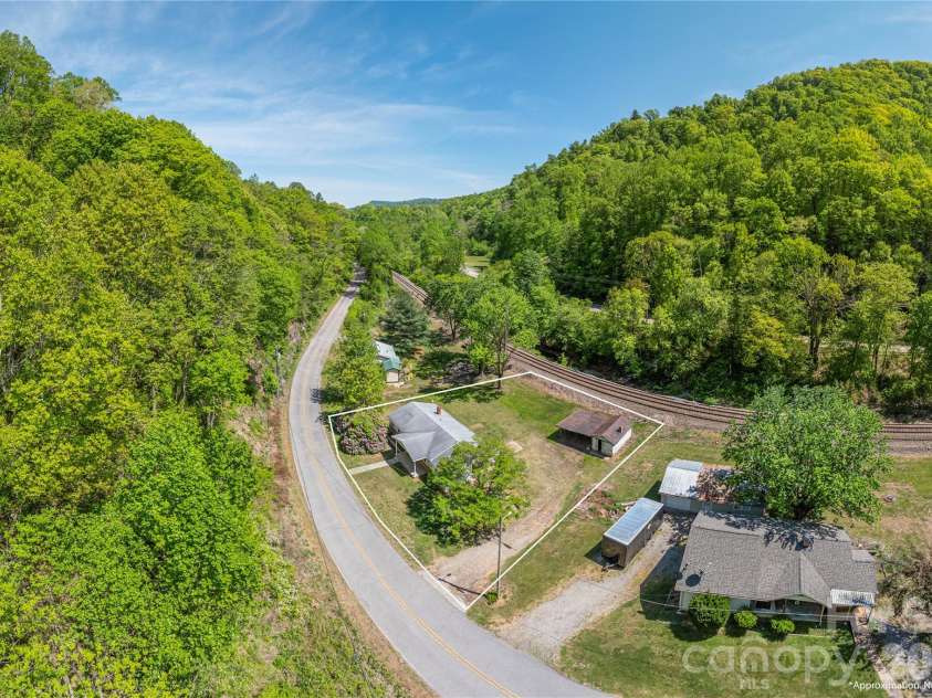 1140 Groundhog Road, Canton, NC 28716.  MLS# CAR4373723, YatesRealty ID 32409. 