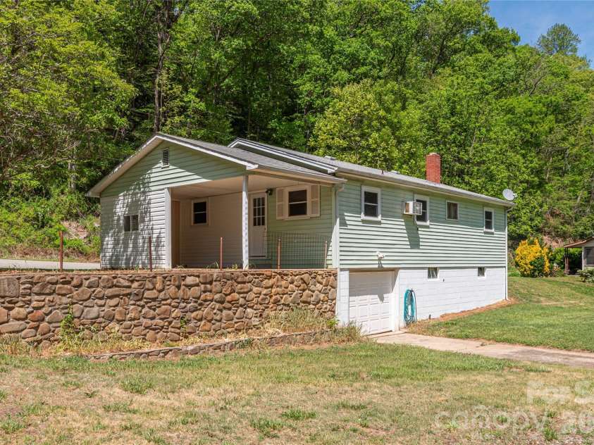 1140 Groundhog Road, Canton, NC 28716.  MLS# CAR4373723, YatesRealty ID 32409. 
