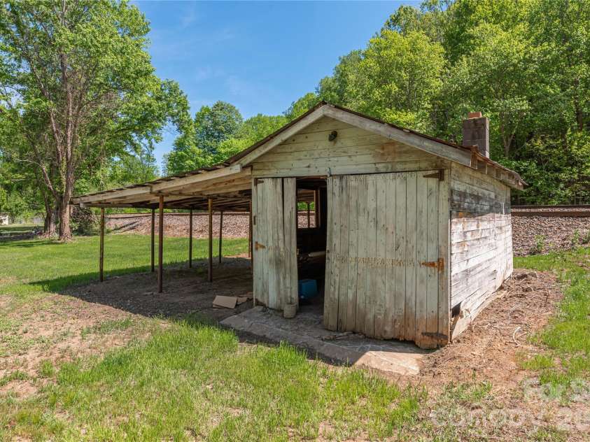 1140 Groundhog Road, Canton, NC 28716.  MLS# CAR4373723, YatesRealty ID 32409. 