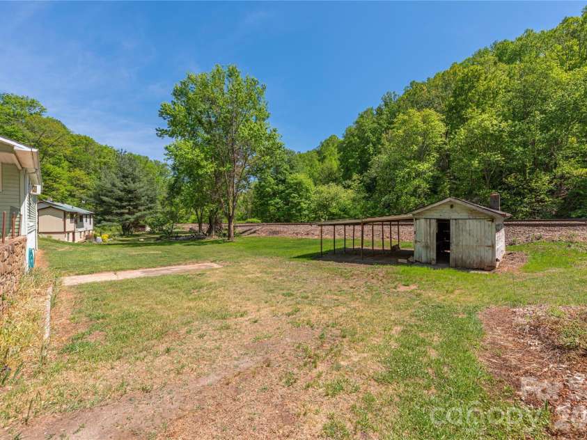 1140 Groundhog Road, Canton, NC 28716.  MLS# CAR4373723, YatesRealty ID 32409. 