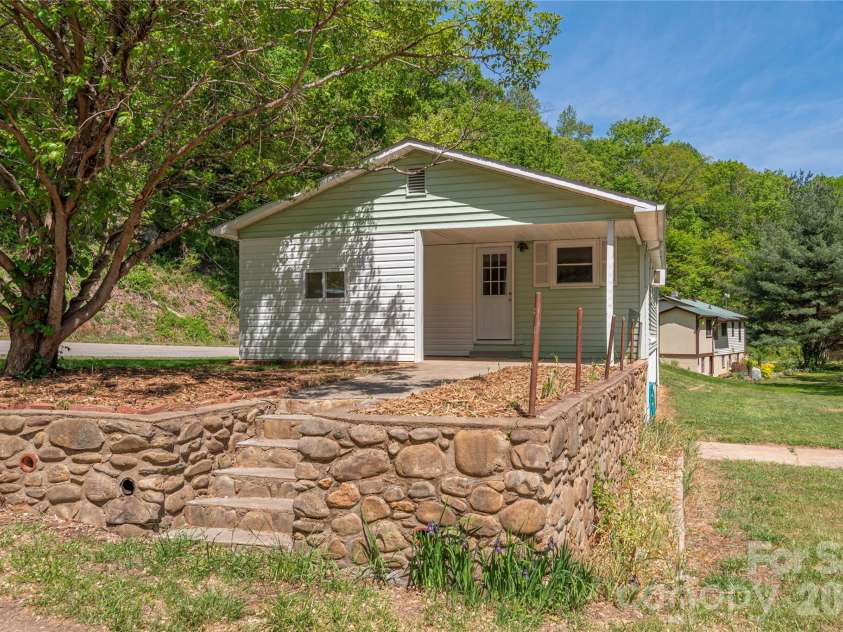 1140 Groundhog Road, Canton, NC 28716.  MLS# CAR4373723, YatesRealty ID 32409. 