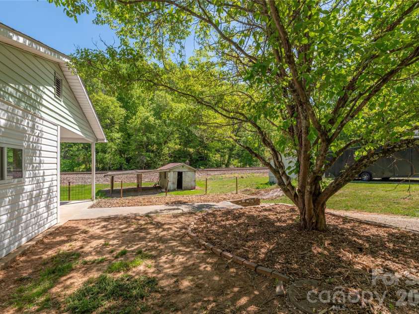 1140 Groundhog Road, Canton, NC 28716.  MLS# CAR4373723, YatesRealty ID 32409. 