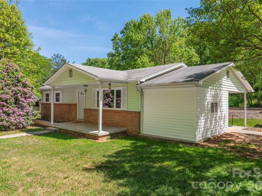 1140 Groundhog Road, Canton, NC 28716.  MLS# CAR4373723, YatesRealty ID 32409. 