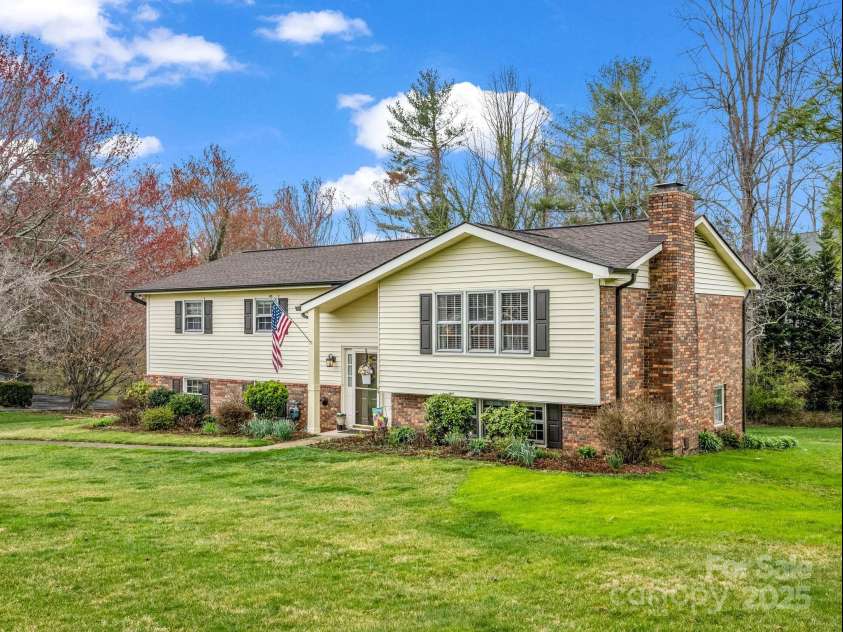 1286 Glenheath Drive, Hendersonville, NC 28791.  MLS# CAR4291667, YatesRealty ID 32409. 