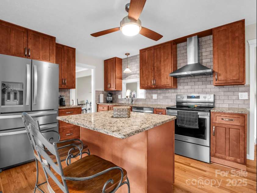 1286 Glenheath Drive, Hendersonville, NC 28791.  MLS# CAR4291667, YatesRealty ID 32409. 