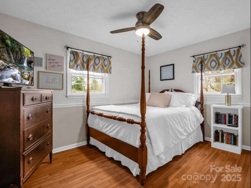 1286 Glenheath Drive, Hendersonville, NC 28791.  MLS# CAR4291667, YatesRealty ID 32409. 