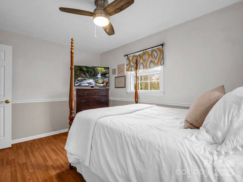 1286 Glenheath Drive, Hendersonville, NC 28791.  MLS# CAR4291667, YatesRealty ID 32409. 