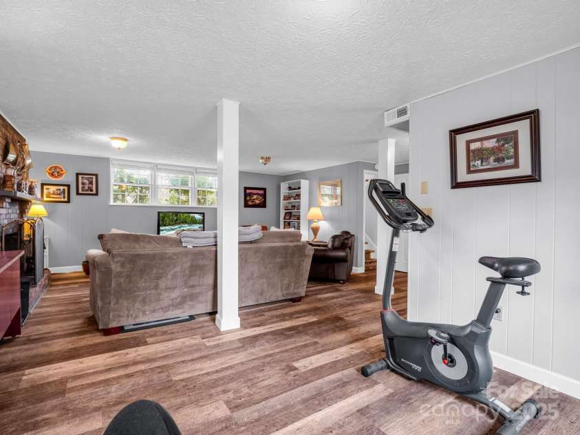 1286 Glenheath Drive, Hendersonville, NC 28791.  MLS# CAR4291667, YatesRealty ID 32409. 