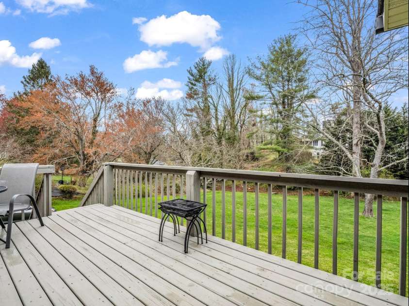 1286 Glenheath Drive, Hendersonville, NC 28791.  MLS# CAR4291667, YatesRealty ID 32409. 