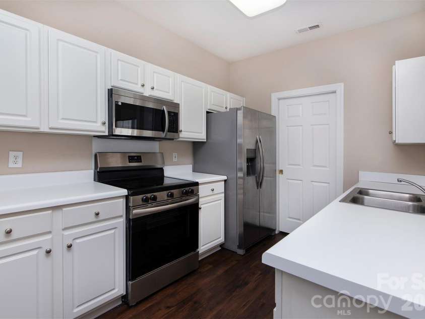 2425 Ryerson Court, Charlotte, NC 28213.  MLS# CAR4335822, YatesRealty ID 3241. 