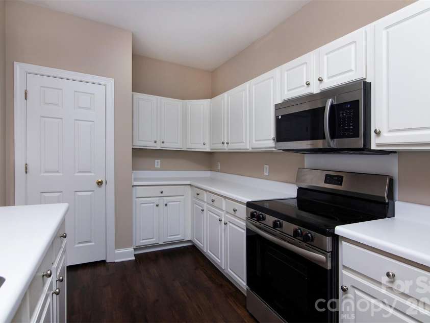 2425 Ryerson Court, Charlotte, NC 28213.  MLS# CAR4335822, YatesRealty ID 3241. 