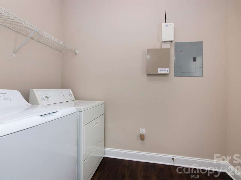 2425 Ryerson Court, Charlotte, NC 28213.  MLS# CAR4335822, YatesRealty ID 3241. 