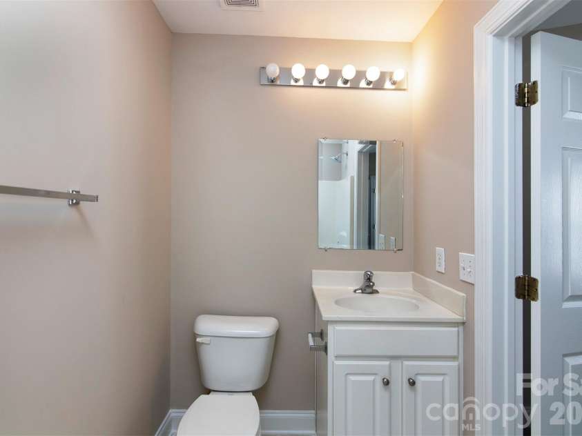 2425 Ryerson Court, Charlotte, NC 28213.  MLS# CAR4335822, YatesRealty ID 3241. 