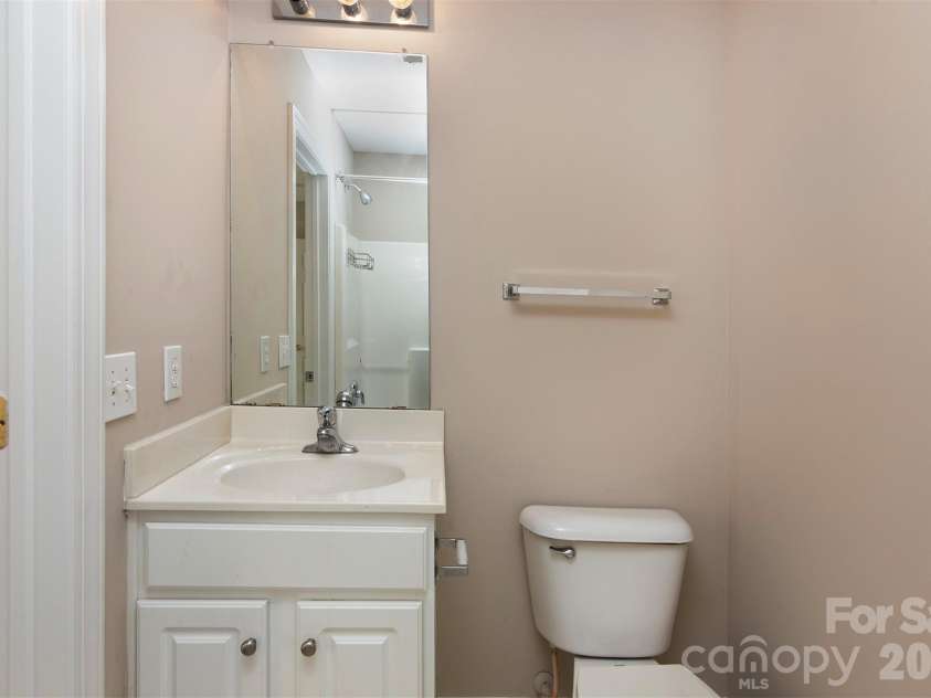 2425 Ryerson Court, Charlotte, NC 28213.  MLS# CAR4335822, YatesRealty ID 3241. 
