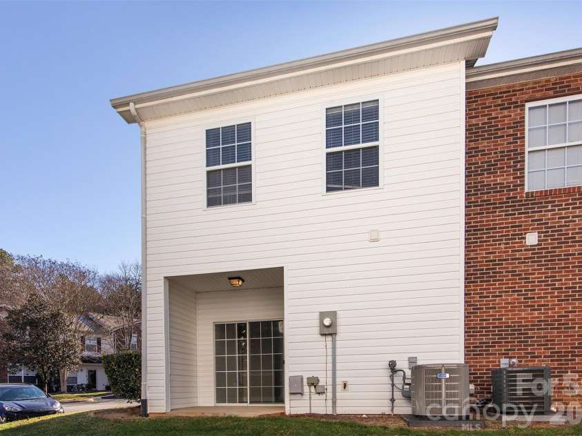 2425 Ryerson Court, Charlotte, NC 28213.  MLS# CAR4335822, YatesRealty ID 3241. 