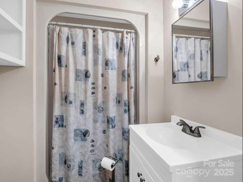 38 Renea Drive, Brevard, NC 28712.  MLS# CAR4325098, YatesRealty ID 3241. 