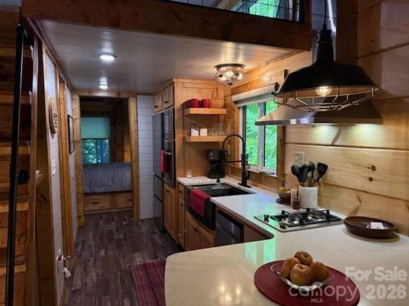 26 Cumberland Drive, Lake Toxaway, NC 28747.  MLS# CAR4361302, YatesRealty ID 32410. Kitchen area
