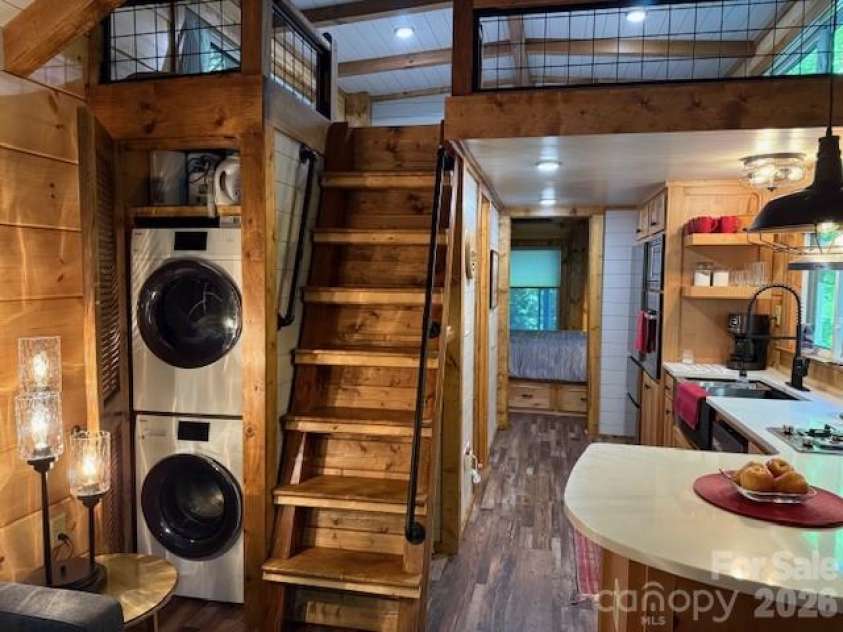 26 Cumberland Drive, Lake Toxaway, NC 28747.  MLS# CAR4361302, YatesRealty ID 32410. Stackable washer/dryer also one downstairs