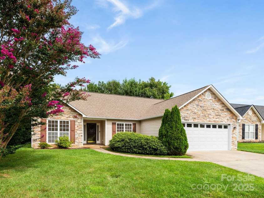 42 Morning Mist Road, Fletcher, NC 28732.  MLS# CAR4292025, YatesRealty ID 32410. 42 Morning Mist Road, Fletcher, NC