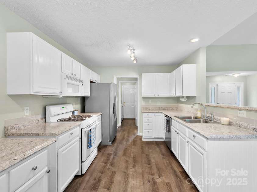 42 Morning Mist Road, Fletcher, NC 28732.  MLS# CAR4292025, YatesRealty ID 32410. Refrigerator and dishwasher both new in 2024!