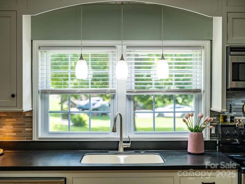 474 Glenwood Drive, Marion, NC 28752.  MLS# CAR4276270, YatesRealty ID 32411. 