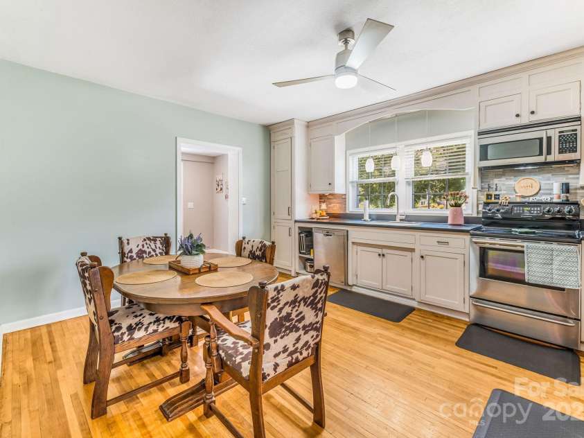 474 Glenwood Drive, Marion, NC 28752.  MLS# CAR4276270, YatesRealty ID 32411. 