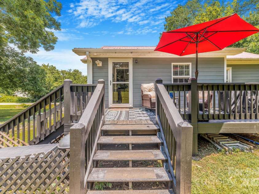 474 Glenwood Drive, Marion, NC 28752.  MLS# CAR4276270, YatesRealty ID 32411. 