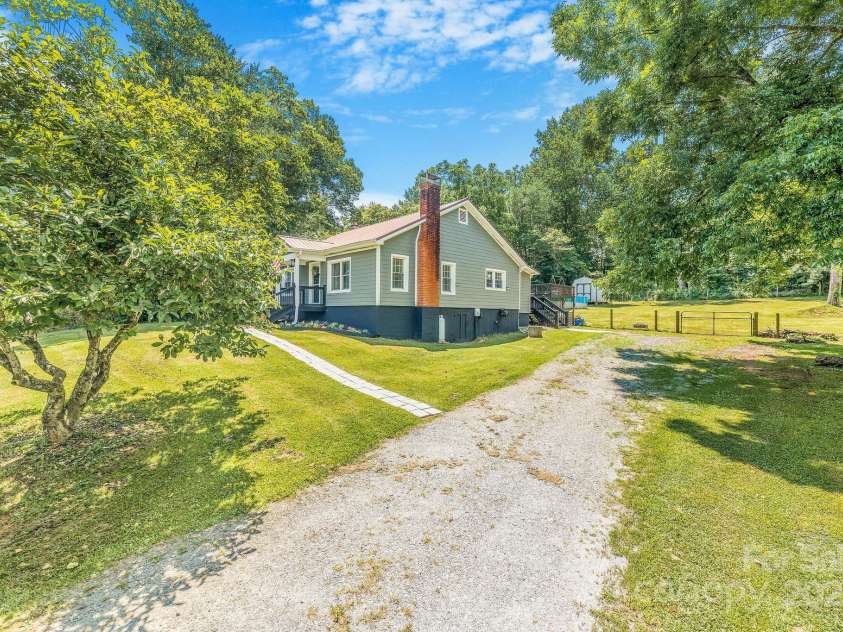 474 Glenwood Drive, Marion, NC 28752.  MLS# CAR4276270, YatesRealty ID 32411. 