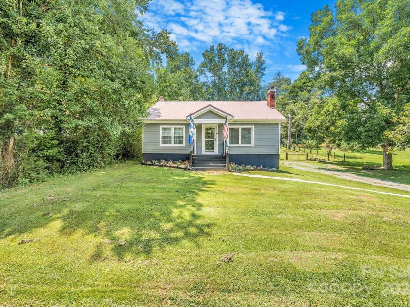 474 Glenwood Drive, Marion, NC 28752.  MLS# CAR4276270, YatesRealty ID 32411. 