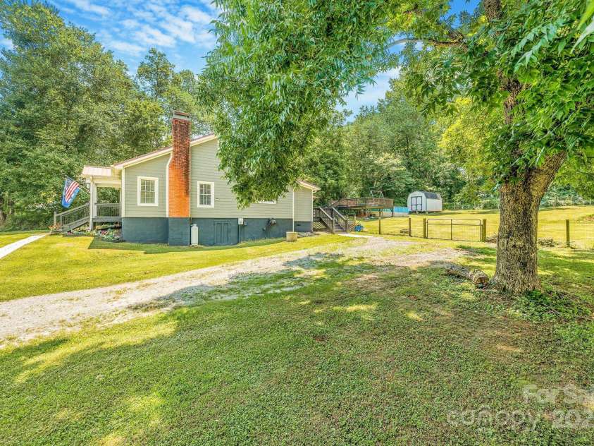 474 Glenwood Drive, Marion, NC 28752.  MLS# CAR4276270, YatesRealty ID 32411. 