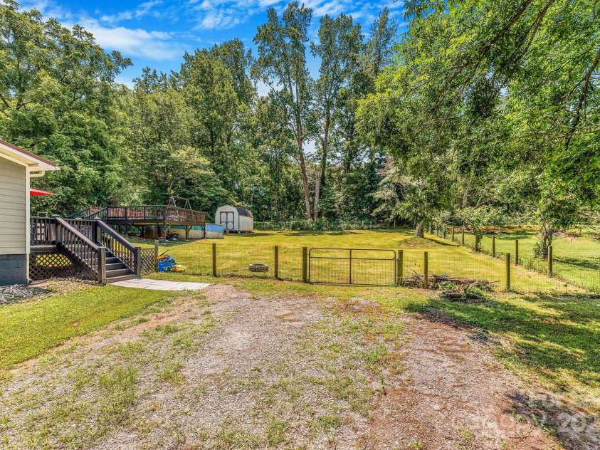 474 Glenwood Drive, Marion, NC 28752.  MLS# CAR4276270, YatesRealty ID 32411. 