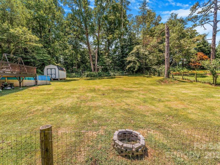 474 Glenwood Drive, Marion, NC 28752.  MLS# CAR4276270, YatesRealty ID 32411. 